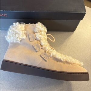 NWT Vionic Ankle Sherpa Moccasin Winter Cabin Boots